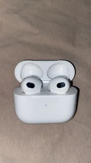 سماعة Apple AirPods للبيع