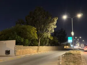 أرض 286ََ0 متر مربع على الرئيسي في قاريونس واجهتها 54 متر