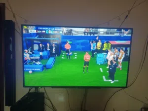 شاشه 55 بوصه للبيع نضيفه جدآ مع الكرتون