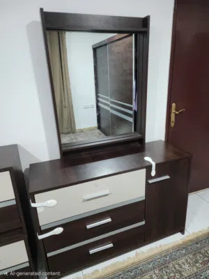 غرفة نوم كاملة سرير 180x200 كبت تسريحة طاولة جانبية بدرجين عدد 2 بالإضافة الى سرير بيبي 120x60
