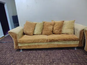 كنب 7 مقاعد مع طقن طاولات