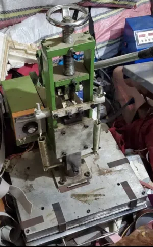 مكائن خياطه ومكابس حراريه