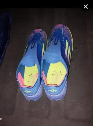 بوت اديداس شبه جديد