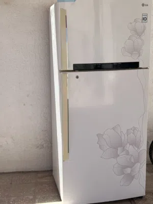 ثلاجة من نوع LG بحاله جيده