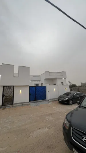 حوش ل ايجار ف عين زارة م مالك طول و الملك لله