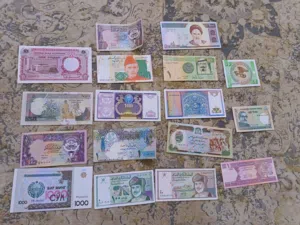 17 عملة خليجية و عربية و اجنبية للبيع بسعر مغري جدا اقرأ الوصف مهم جدا اذا تريد تقتني عملات ورقية...