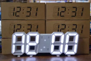 ساعة رقمية LED ثلاثية الأبعاد ديجيتال عصرية بشكل 3D LED تصميم أنيق يليق بالمكتب و البيت