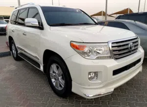 تويوتا لاندكروزر VXR 5.7 فل أوبشن رقم 1 5 كاميرات رادار والخ من داخل بني محركات وكالة وبحالة وكالة