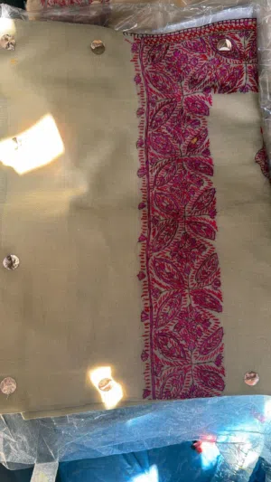 مصر وشال بشمينا من الهدايا