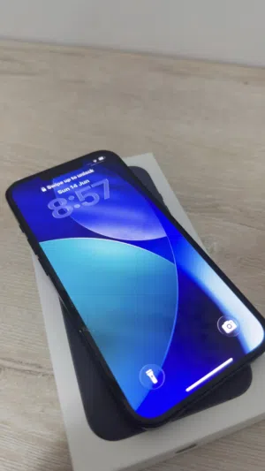 آيفون 13 للبيع نظيف جدا
