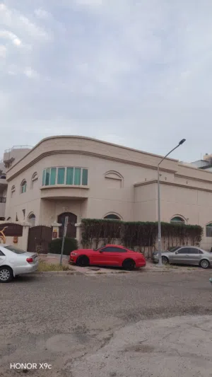 More than 6 bedrooms . More than 6 bathrooms . 800 m21