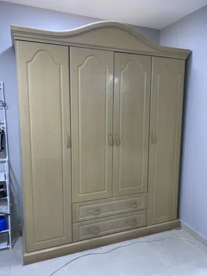 خزانة ملابس للبيع
