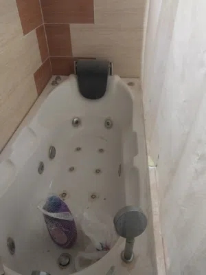 جاكوزي بينانوا بحاله الوكاله يوجد فيه دوش وشلال وقلب المياه