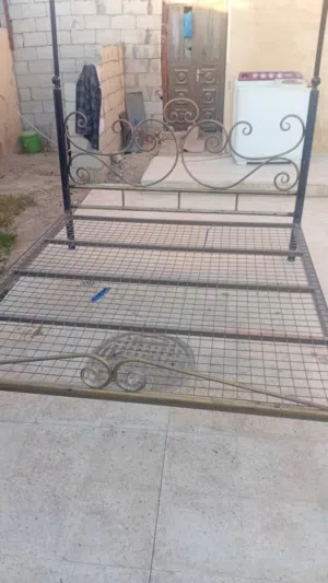 تخت مجوز للبيع كبير