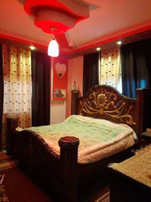 غرفة نوم مستعملة بحاله جيده جدا