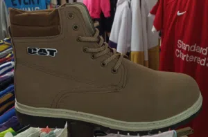 بوط شبابي نوعية مرتبة من نمرة 40 إلى 45