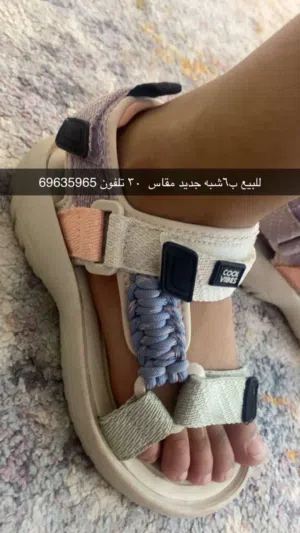 صنادل 2 جديد و2 ملبوس مره وحده