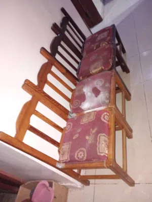 طاولة معه كراسي للبيع