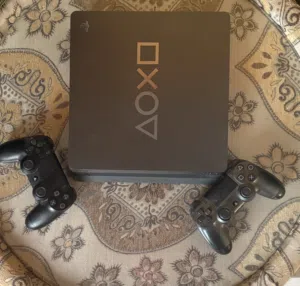 PlayStation 4 Slim نسخة خاصة