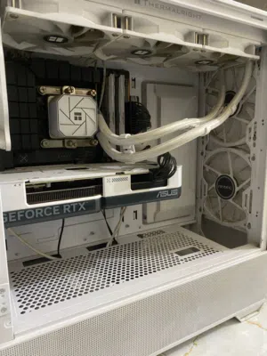 pc للبيع بحاله جيدا جدا مواصفات قويه مستعمل استعمال بسيط طبيعي