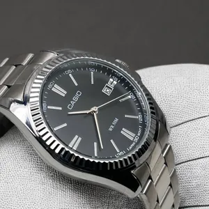 Casio . Digital . Black . New4