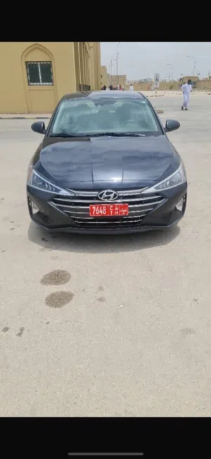 Sedan Nissan in Dhofar