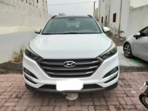 Hyundai Tucson 2018 model with no effects 4 cylinder car