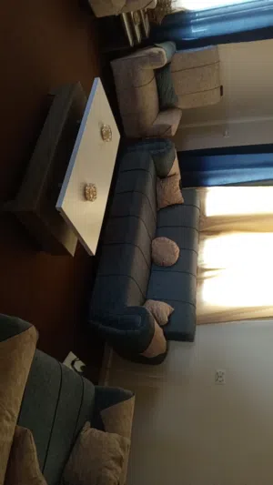 كنب وبرادي وطاولات للبيع