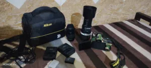 السلام عليكم  كامره نيكون 5300b البيع  منحقاته كامله 1-جنطه 2-حزان كتف 3-زوم رياضي 70 -300 عدسه18-55