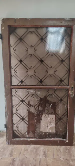 باب حديد تفصيل الى اللبيع قياس طول 2مترين وا العرض 107متر الباب تفصيل بصلى على نبي الملبن موجود