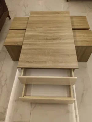 طاولة وسط مع 4 طربيزات بحالة الجديد