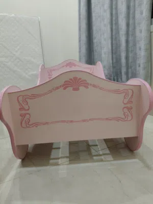 Princess Kids Bed with Mattress – Like New Condition سرير أطفال بتصميم الأميرة مع مرتبة – بحالة ممتا