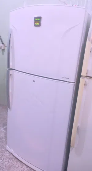 للبيع ثلاجه توشيبا 22 قدم استخدام خفيف مع التوصيل والكفاله