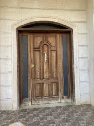 متوفر باب خارجي خشب اصلي