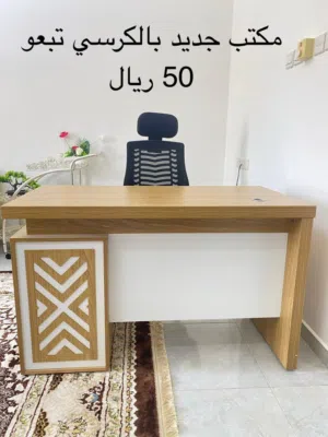 مكتب وكرسي    Office desk with chair
