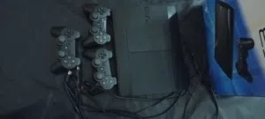 بلايستيشن 3 كامل مع ثلاث ذرعان وكل وصلاته يشتغل دسكات وتخزين