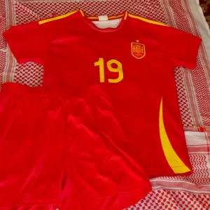 المنتخب الاسباني يمين يمان السعر 15 دينار
