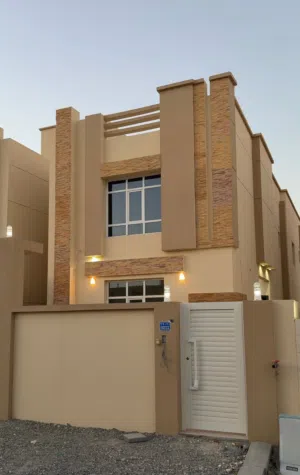 فله راقية للبيع في مرتفعات العامرات الرابعه بالقرب من عقبة بوشر و قريب من جميع الخدمات و بسعر مناسب