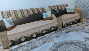 قنفات خمس قطع اثنين كبار وحده وسط و اثنين صغار مستعملات بحاله ممتازه