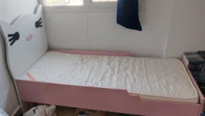 kids bed  pink and white