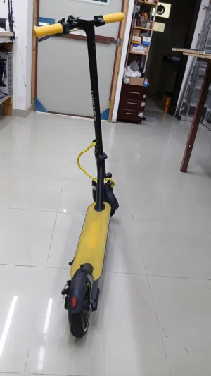 سكوتر شبه جديد نظيف جدا استخدام بسيط