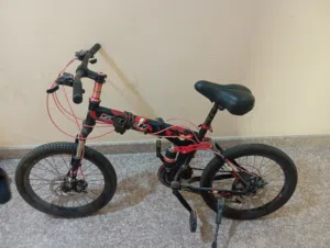 سيكل تباديل  سيكل نضيف بحاله ممتازة   سبب البيع صار صغير عليي سعره السيكل 15