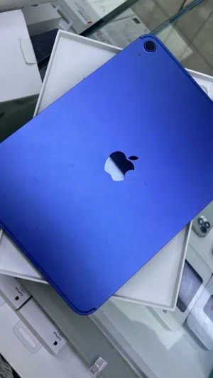 ipad A16 128gb in excellent condition with warranty with cellular