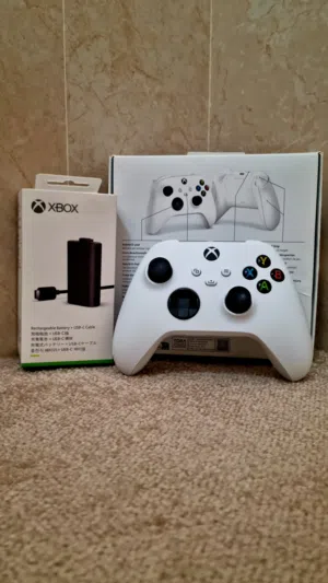 Xbox Wireless Controller (Robot White) + Official Rechargeable Battery Pack (With Boxes)