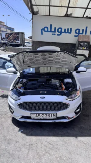 Ford Fusion SE Hybrid 2020
