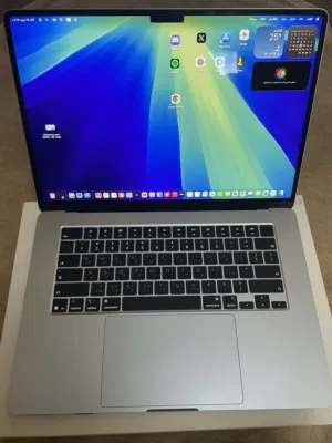 MACBOOK M5 Like new