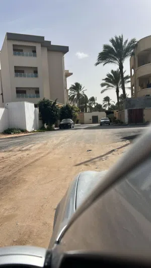 طريق الشوك يوجد قطعة ارض للبيع صغيرة