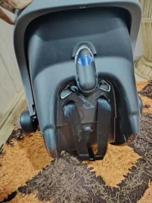 تخت وكرسي زمبرك للاطفال شبه جديد وكارسيت