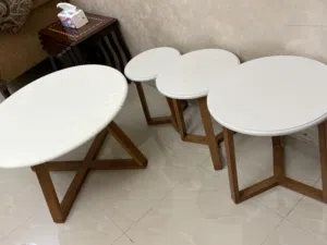 طاولة وسط + ثلاث طاولات سيرفس