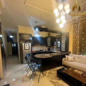شقه فخمه مفروشه للايجار مناسبه لعرسان أو هائله صغيره
